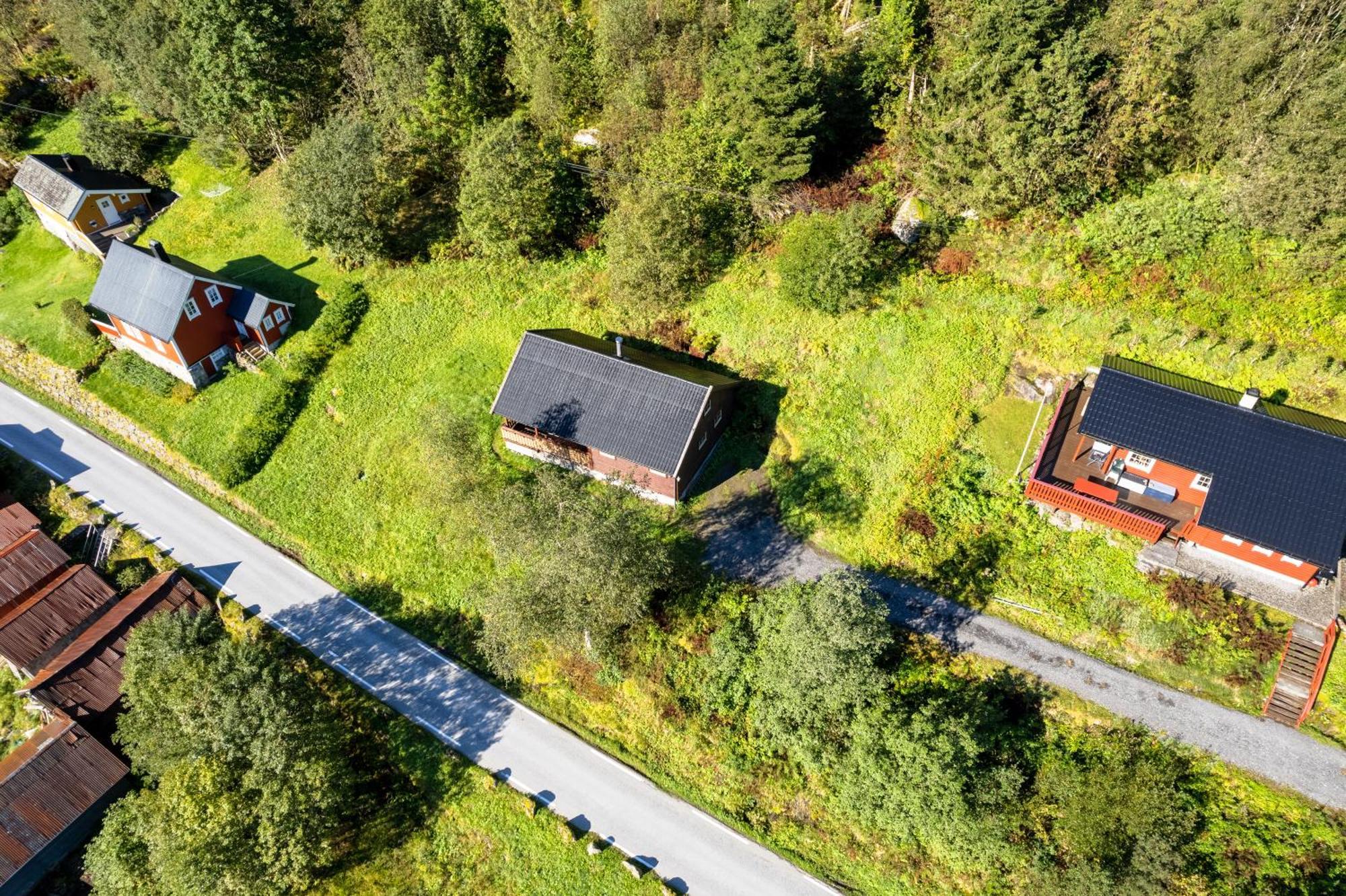 Cabin Alongside The Beautiful Fjaerlandsfjord מראה חיצוני תמונה